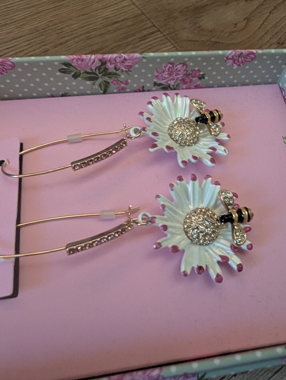 Betsey Johnson Summer Jewelry 4pc Set; 3 Pairs of Earrings & a Necklace - Picture 8 of 15